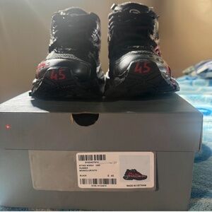 Balenciaga tracks red